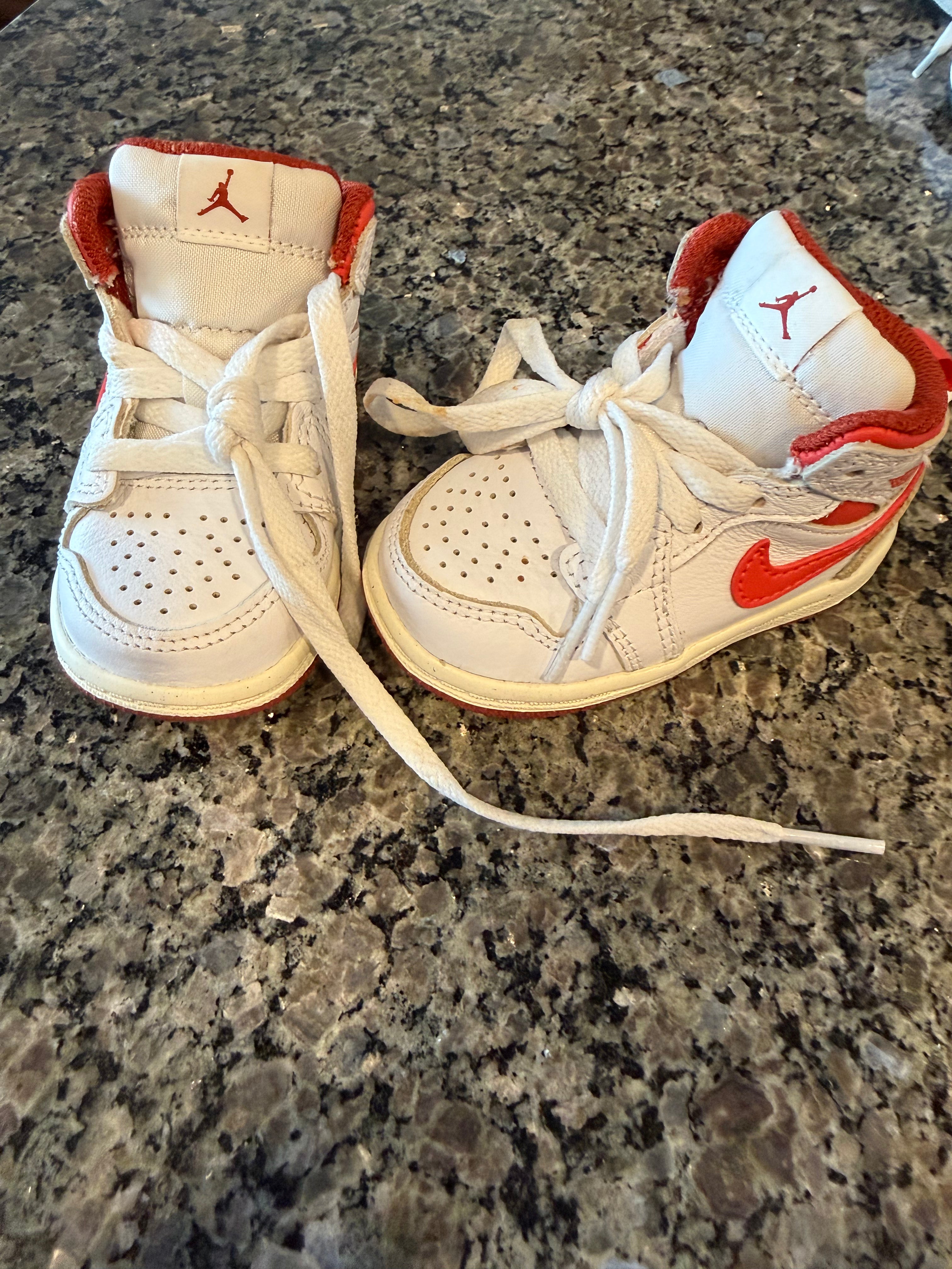 Jordan 1 Mid SE