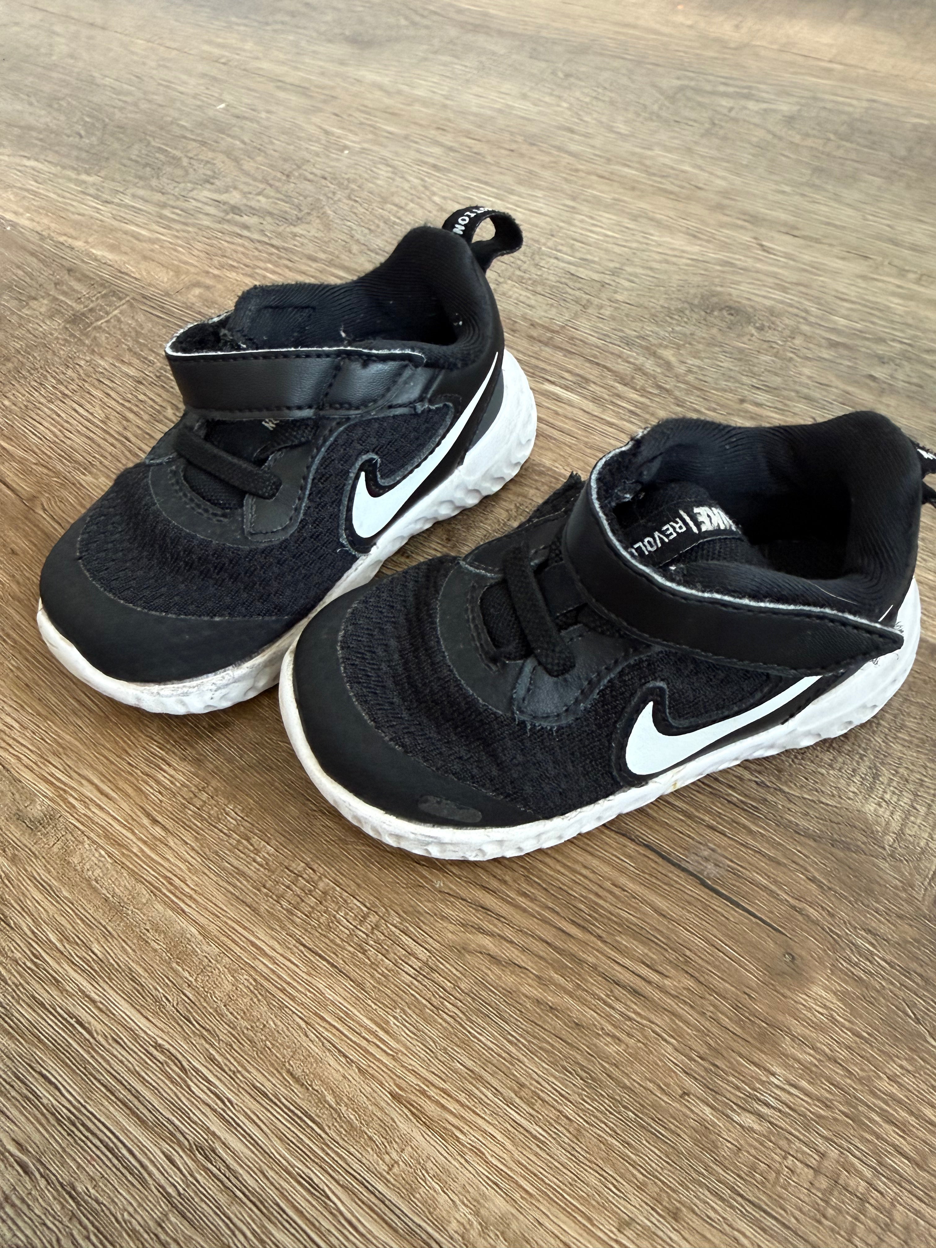 Nike Shoes-5C