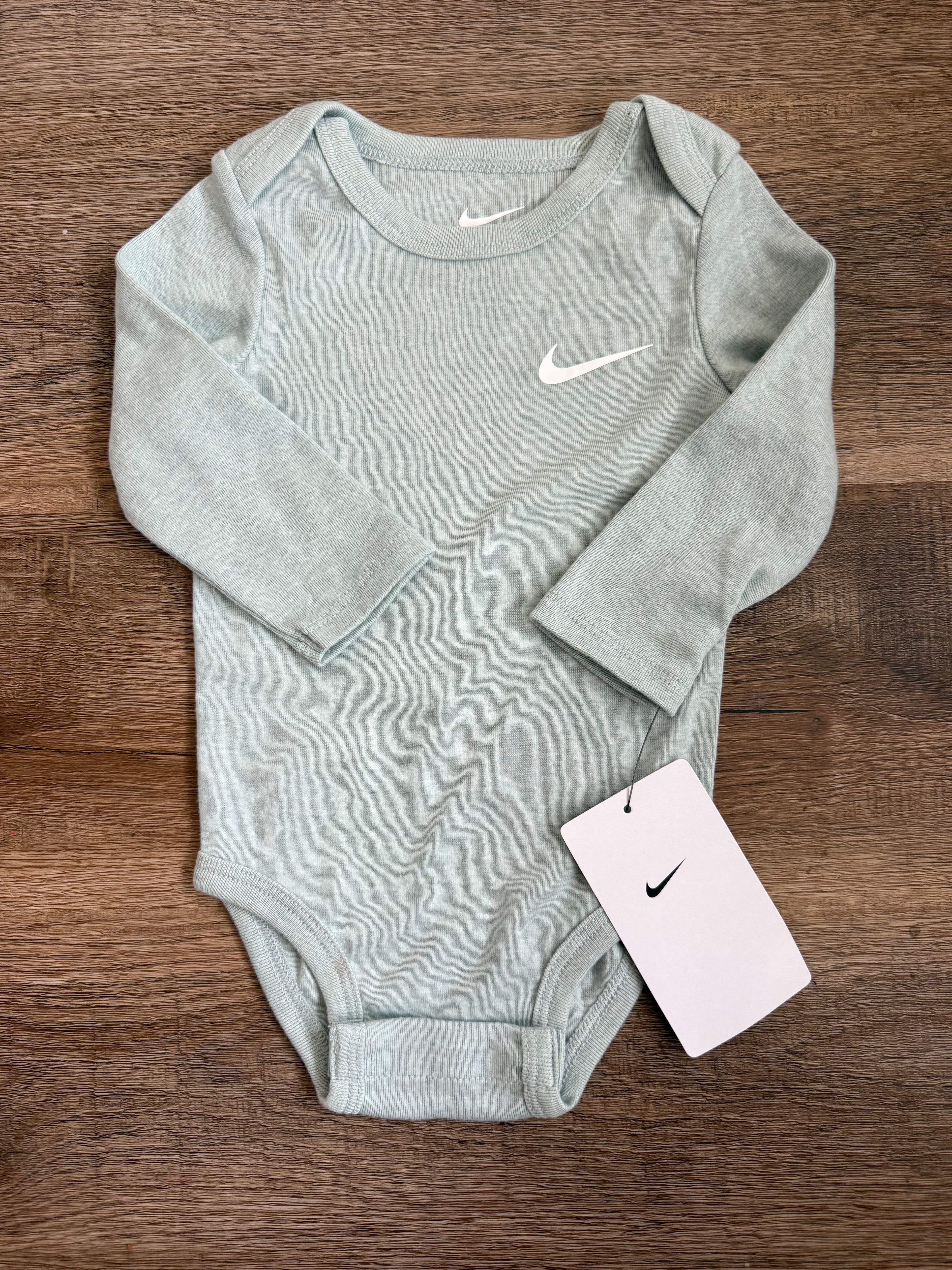 Nike Long Sleeve Onsie – 9mo