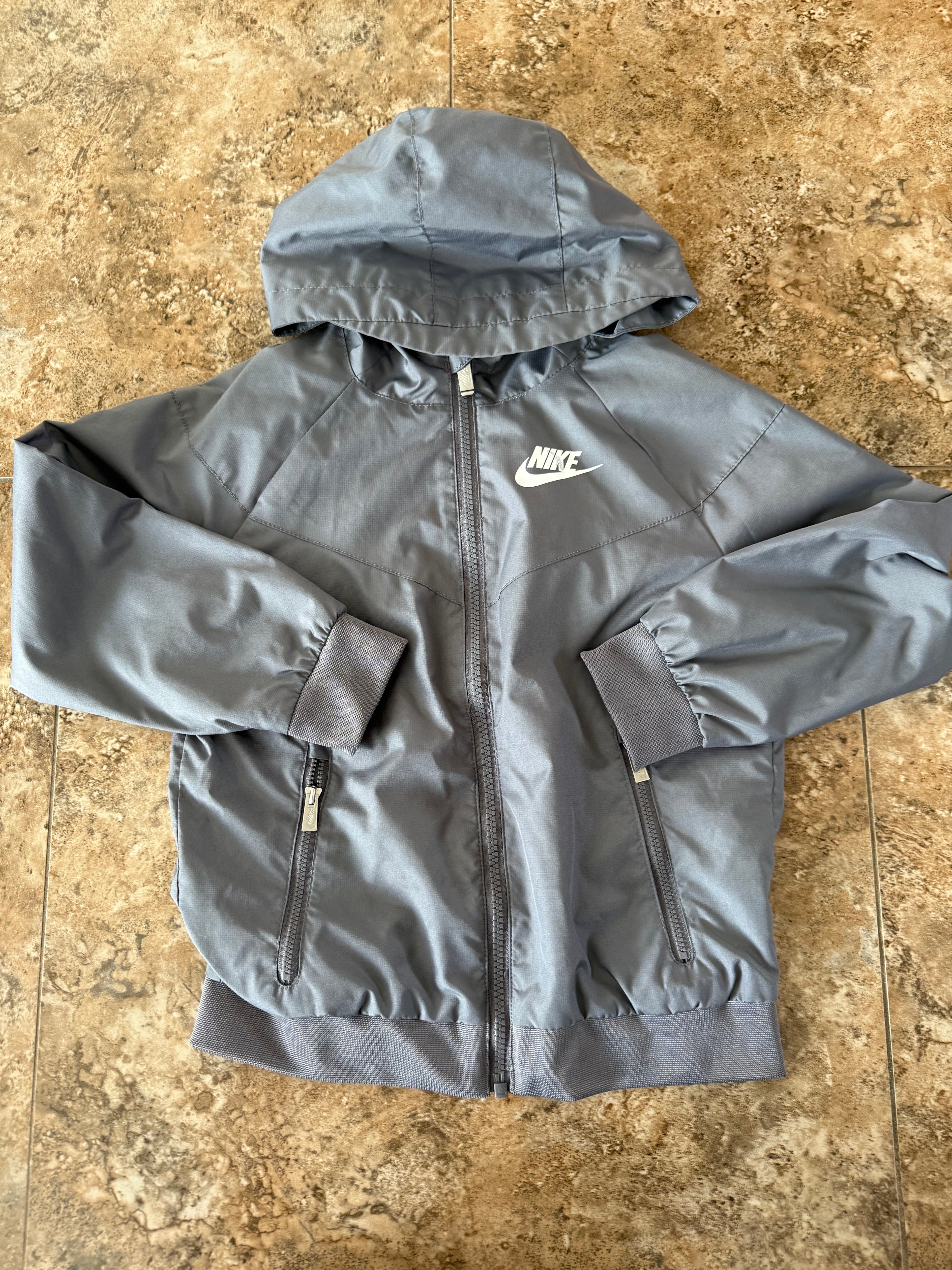 Nike Windbreaker - L (6-7yrs)